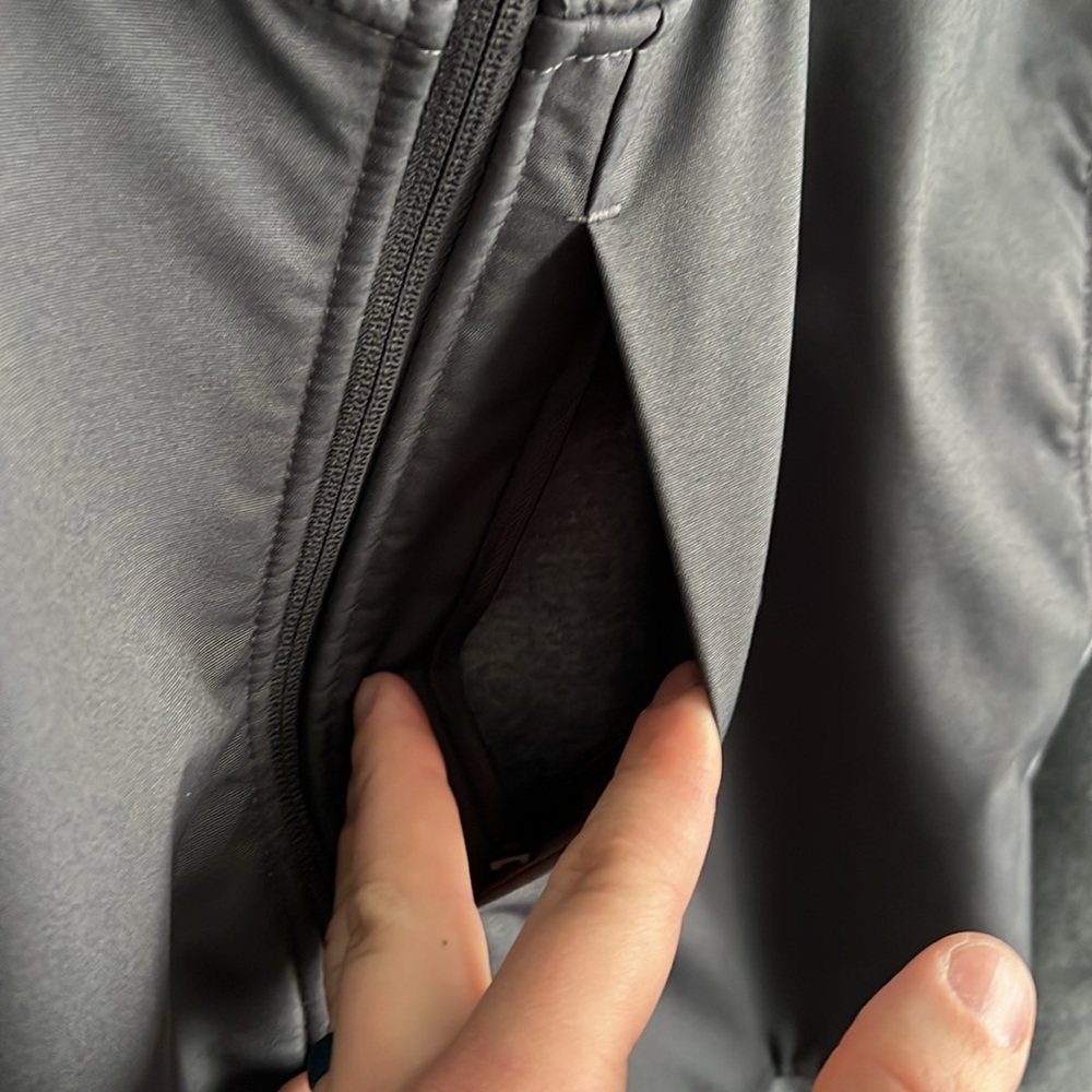 Oakley Lightweight Jacket - Picture 4 of 4